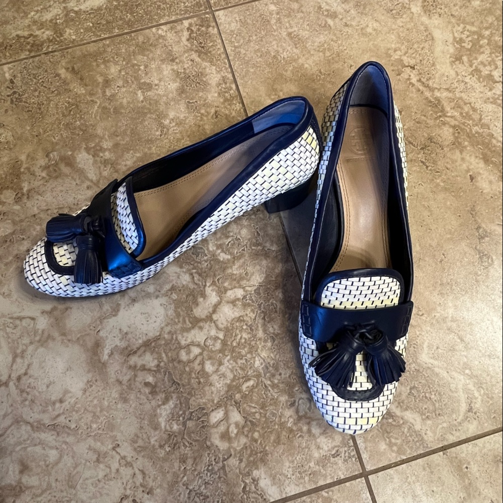 Tory Burch Stamford Pumps in Navy and White